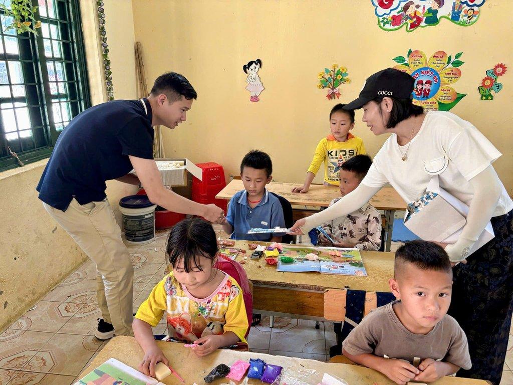 Hình ảnh trao quà CSR 2