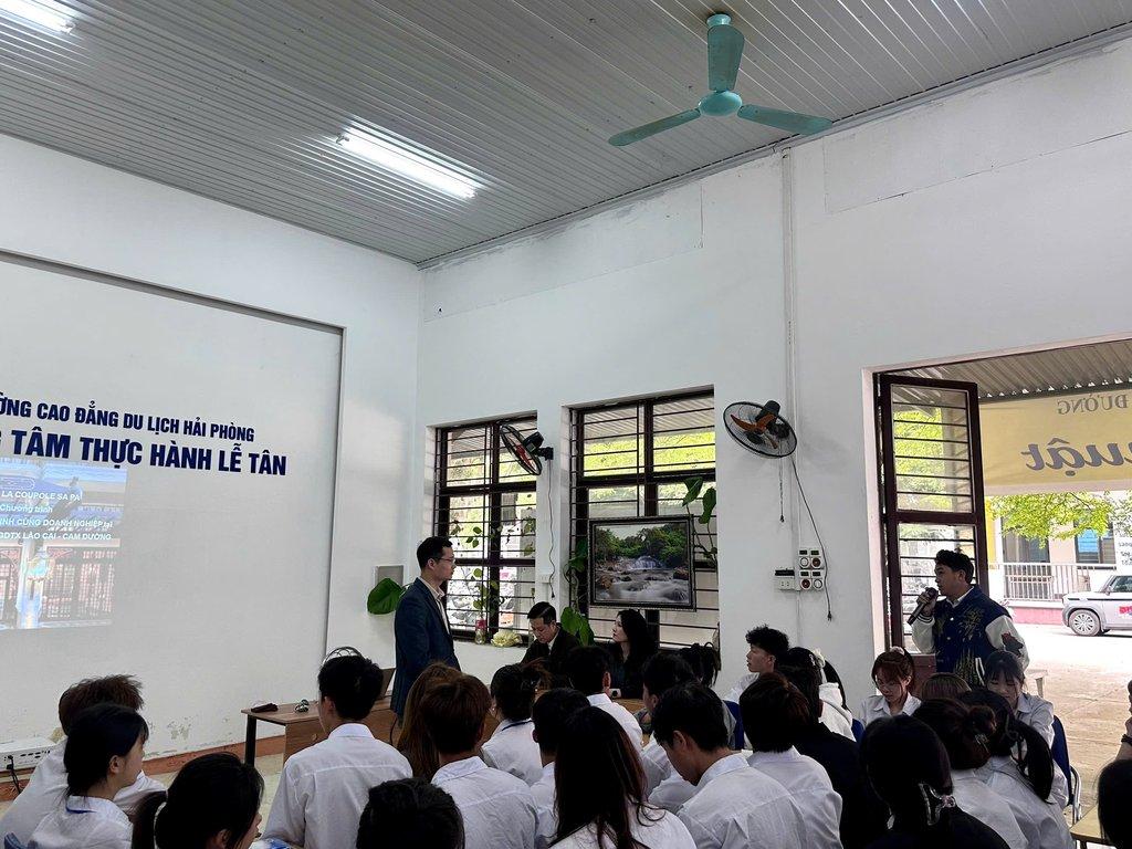 Hình ảnh hoạt động giao lưu sôi nổi 1